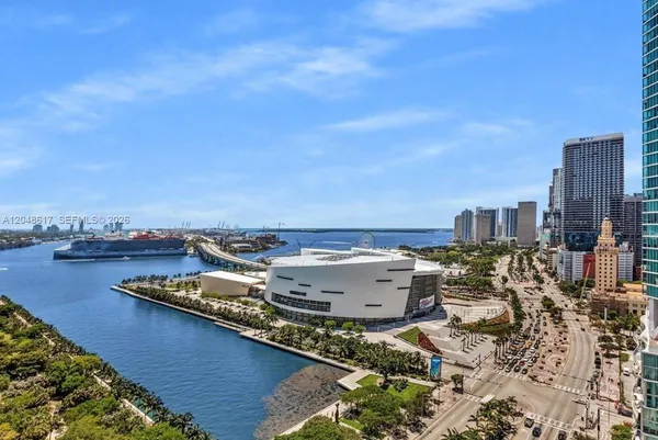 $6,100 | 900 Biscayne Boulevard, Unit 2408, Miami, FL 33132
