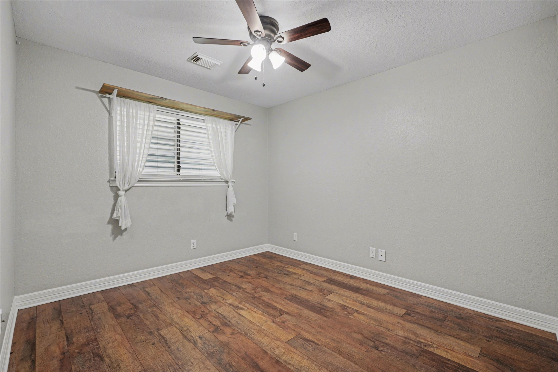 12431 9th Street Santa Fe, TX 77510 - Photo 11 of 18 an empty room with a window and a fan