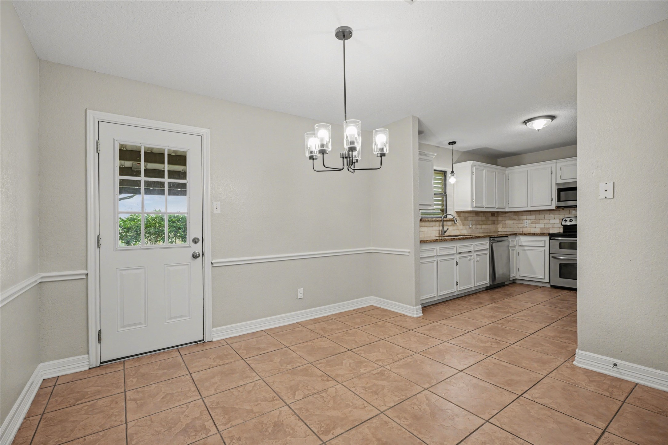 12431 9th Street Santa Fe, TX 77510 - Photo 3 of 18 a view of a kitchen with microwave and cabinets