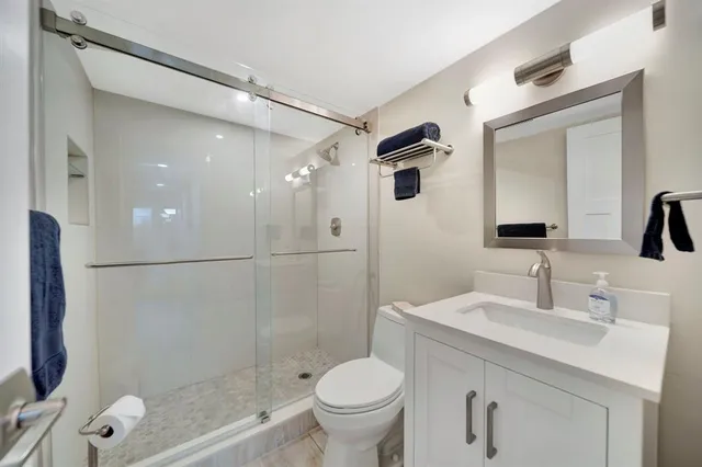 a view of a yard in front of house