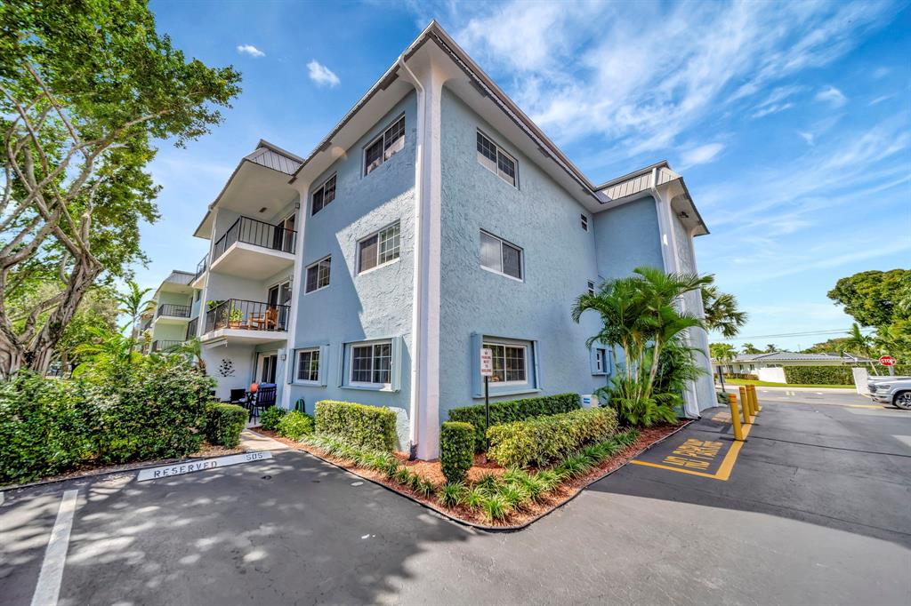 3000 Northeast 5th Terrace, Unit 109A Wilton Manors, FL 33334 - Photo 20 of 36 a view of a street with a house