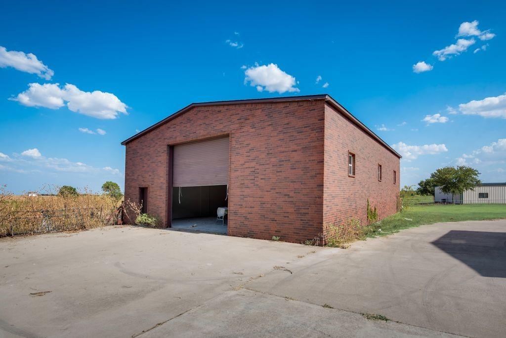 3330 Greathouse Road Waxahachie, TX 75167 - Photo 37 of 40 a front view of a house with a yard and garage
