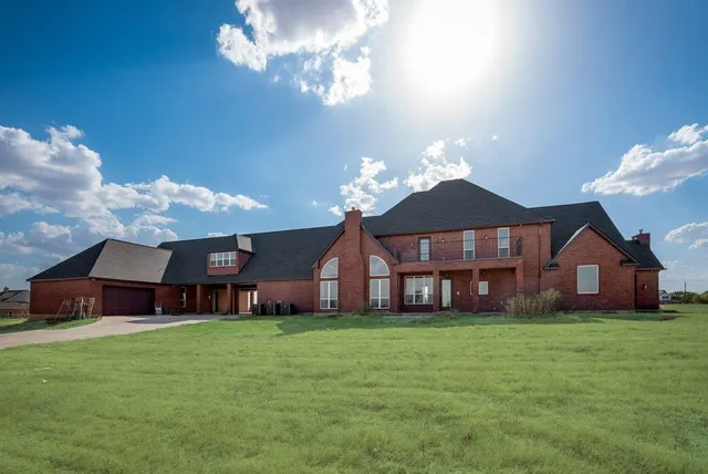 a black and white photo of a picture