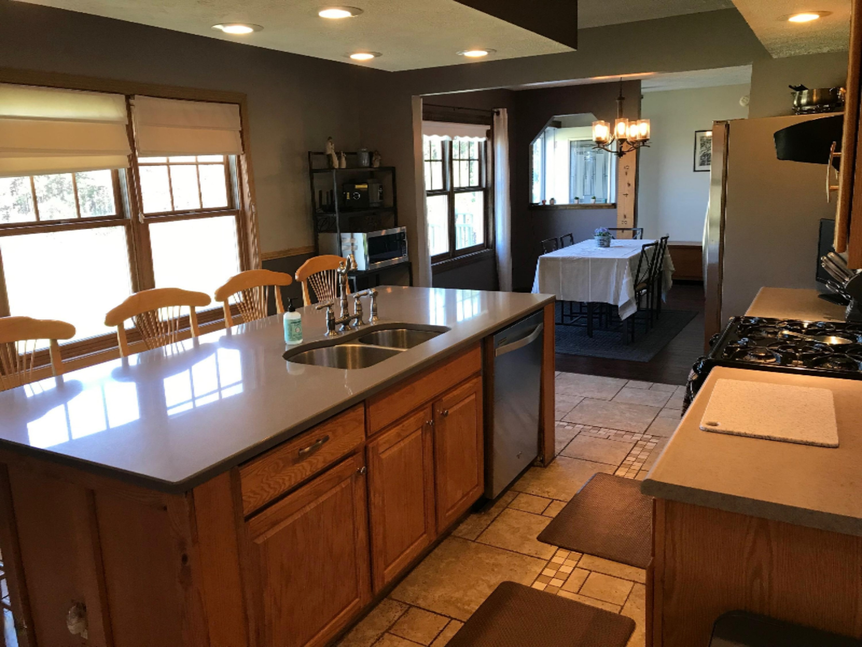 694 North Stiles Road Ludington, MI 49431 - Photo 11 of 50 Kitchen (6)
