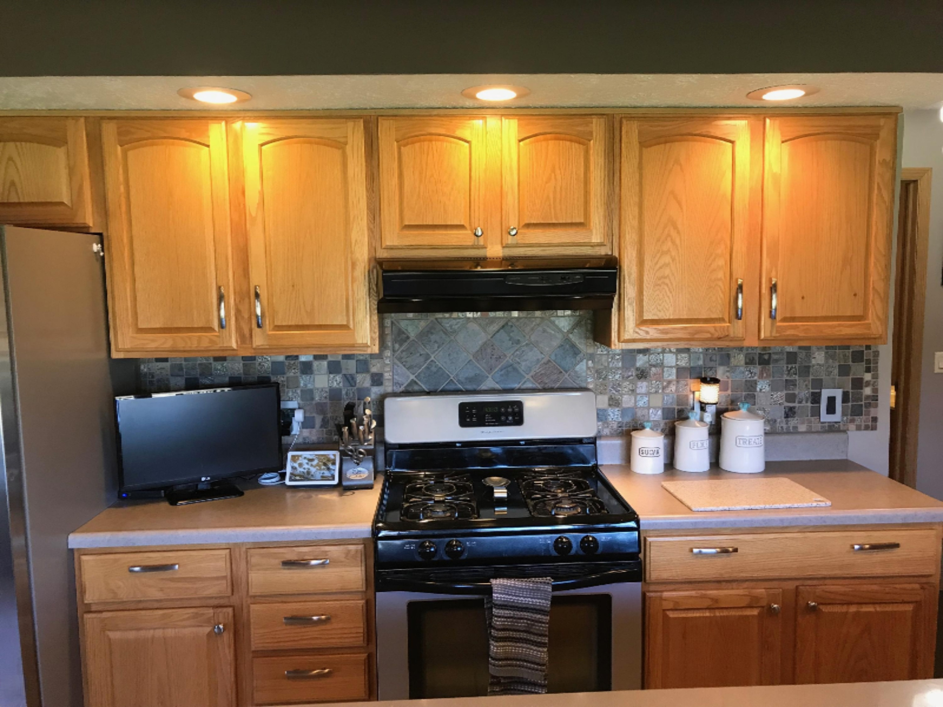 694 North Stiles Road Ludington, MI 49431 - Photo 12 of 50 Kitchen (7)
