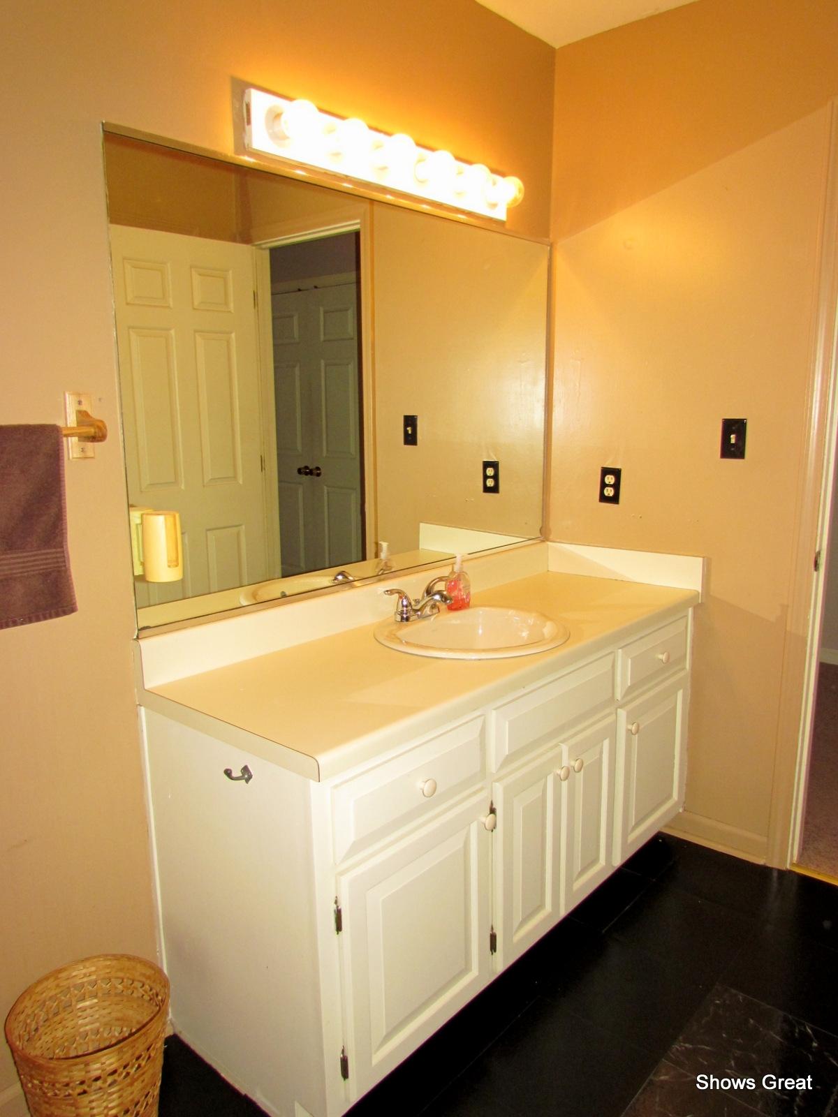 8513 Barrens Road Roanoke, VA 24019 - Photo 32 of 45 Upper level bathroom