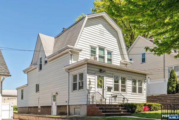 $3,300 | 247 Fern Avenue, Unit 1, Lyndhurst, NJ 07071