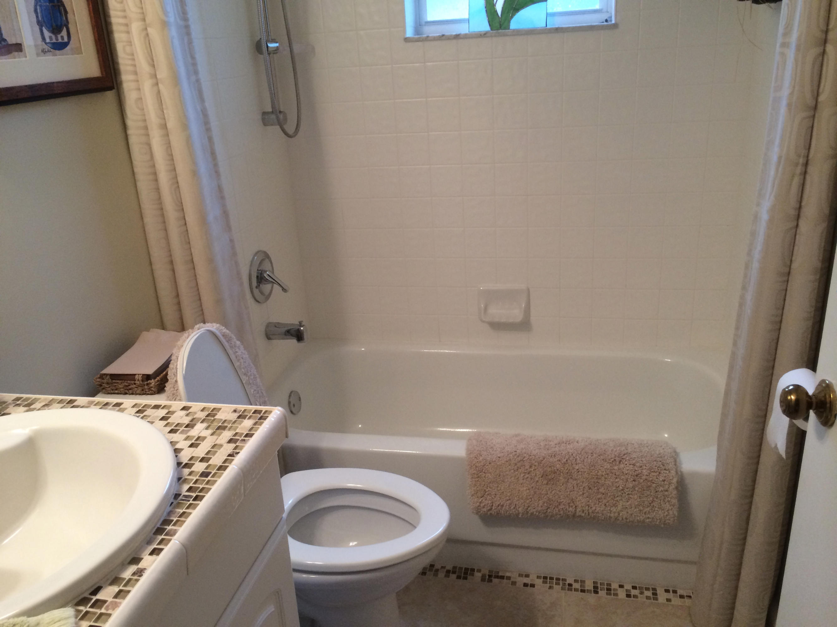 7540 Diamond Pointe Circle Delray Beach, FL 33446 - Photo 13 of 18 a bathroom with a sink a toilet and a bathtub