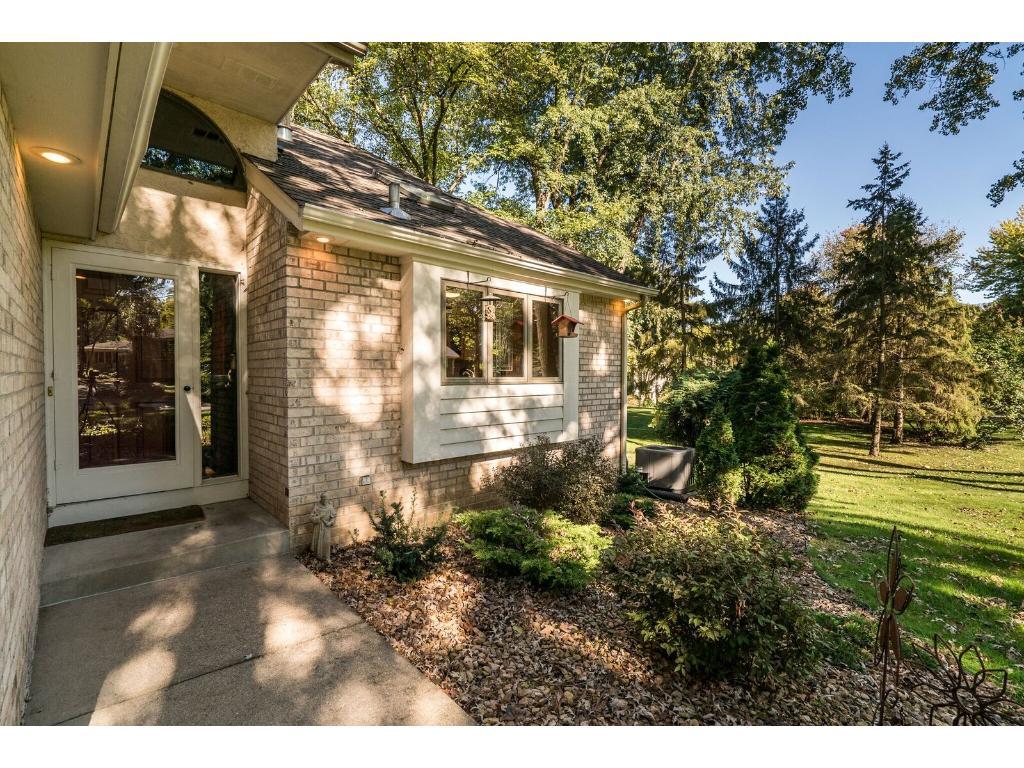 8108 Oakmere Road Bloomington, MN 55438 - Photo 2 of 22