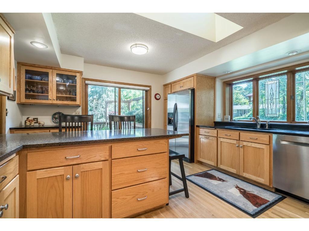 8108 Oakmere Road Bloomington, MN 55438 - Photo 4 of 22