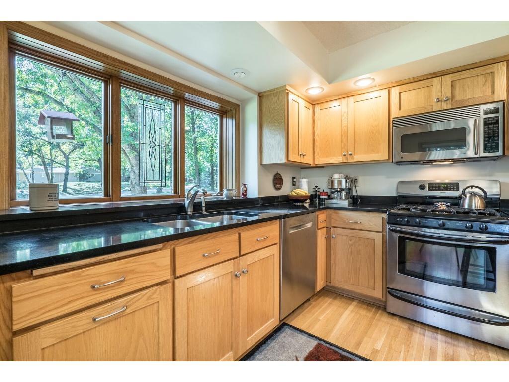 8108 Oakmere Road Bloomington, MN 55438 - Photo 5 of 22
