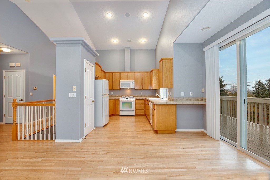 2944 Northwest 8th Way Camas, WA 98607 - Photo 4 of 25 Gallery Image 4