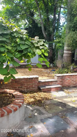 a view of a yard with yellow house