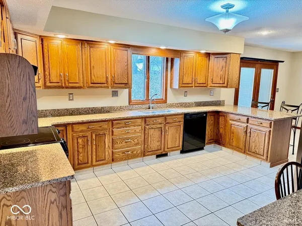 $399,000 | 3901 West Allen Court, Muncie, IN 47304