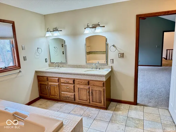 $399,000 | 3901 West Allen Court, Muncie, IN 47304