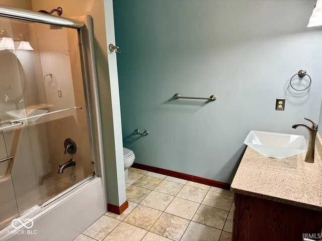 $399,000 | 3901 West Allen Court, Muncie, IN 47304