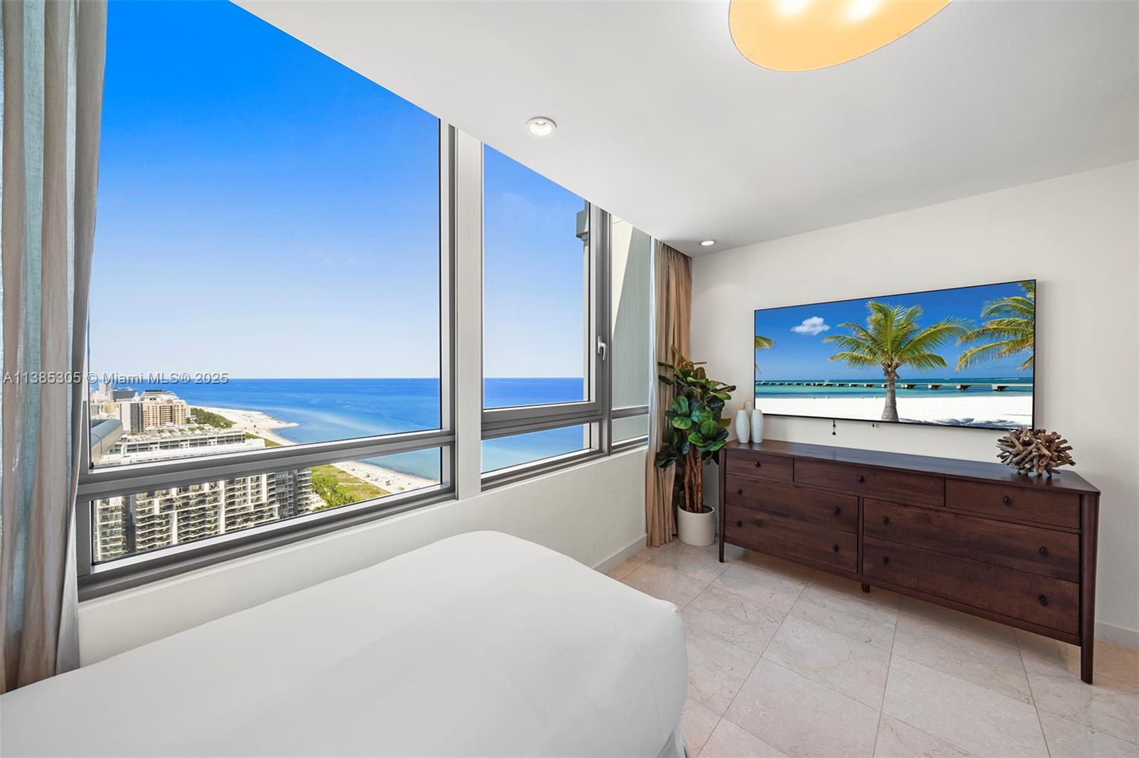 101 20th Street, Unit 3903 Miami Beach, FL 33139 - Photo 30 of 46 a view of hotel and bedroom