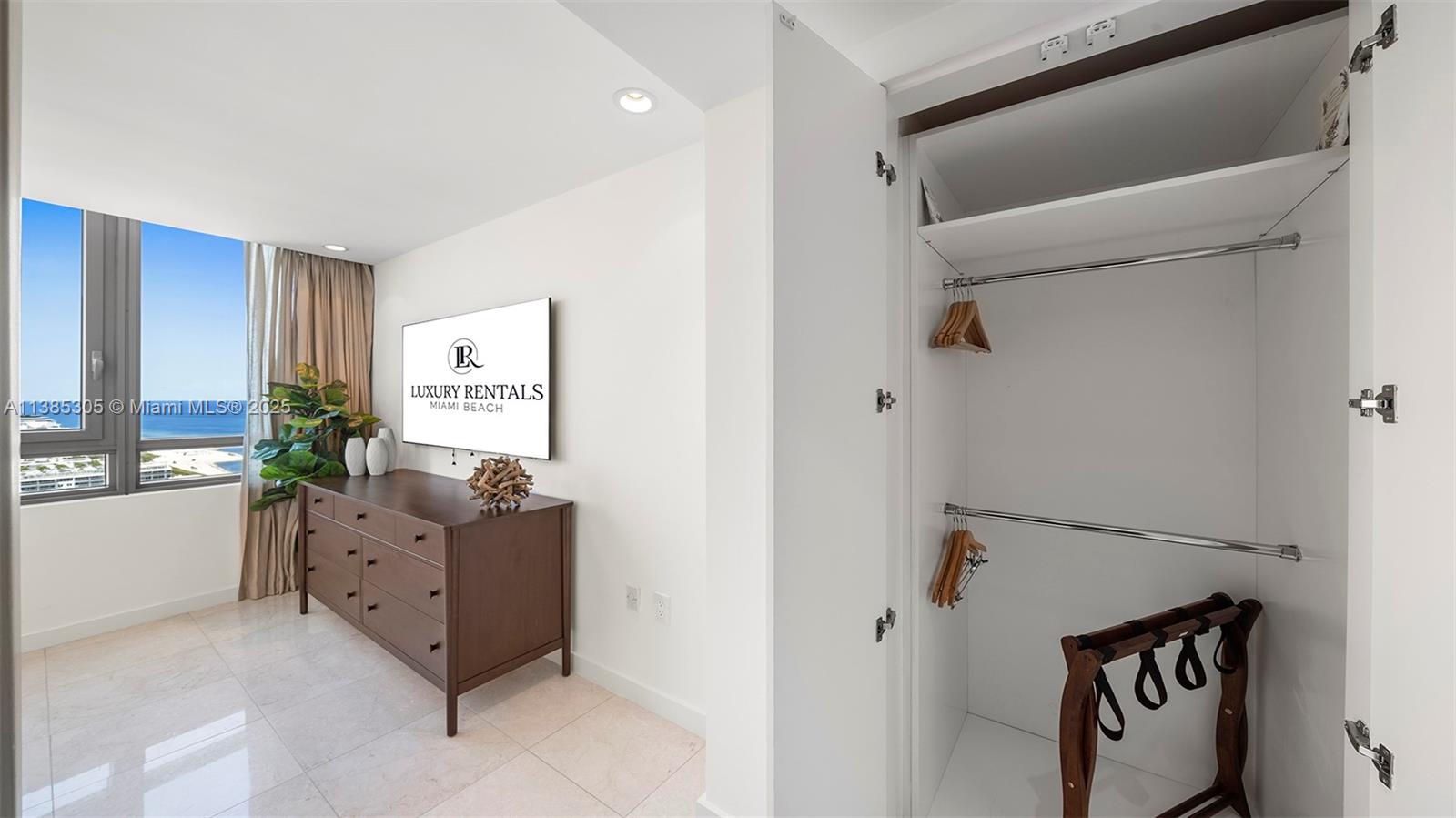 101 20th Street, Unit 3903 Miami Beach, FL 33139 - Photo 32 of 46 a living room with furniture