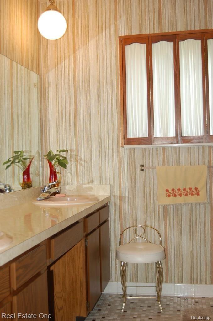 18741 Levan Road Livonia, MI 48152 - Photo 11 of 25 18741 Levan 009.jpg