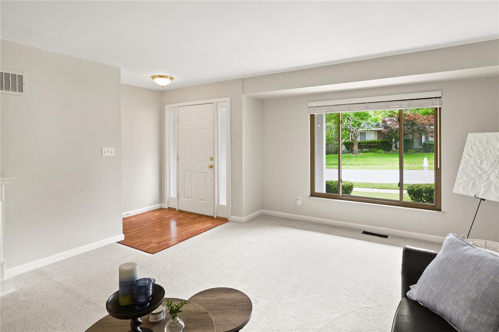 575 Goldwood Drive Ballwin, MO 63021 - Photo 4 of 33