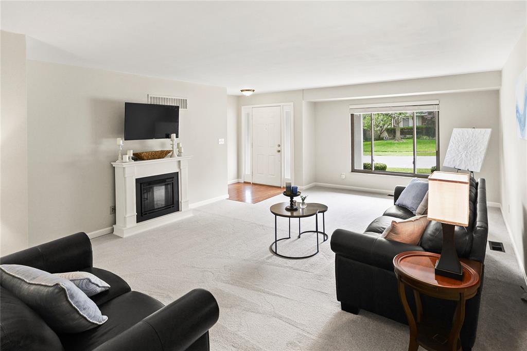 575 Goldwood Drive Ballwin, MO 63021 - Photo 10 of 33