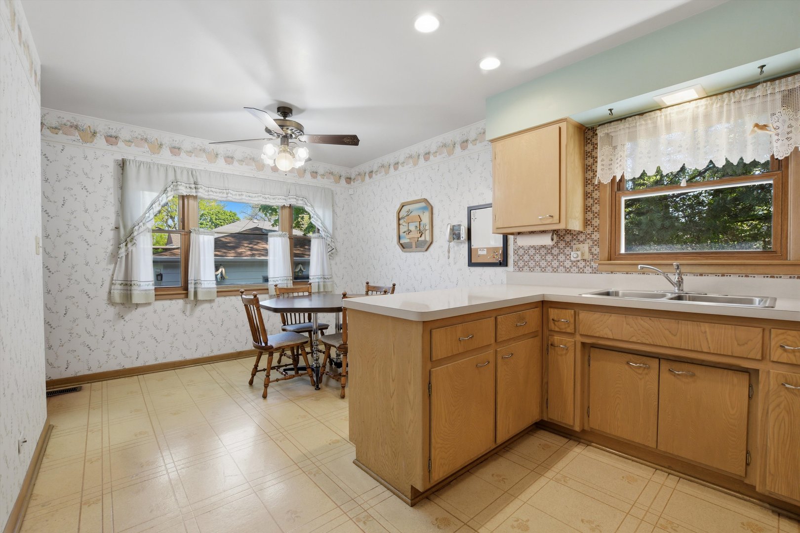 1908 Des Plaines Avenue Park Ridge, IL 60068 - Photo 8 of 28 Gallery Image 8