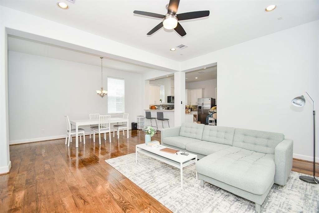 703 Link Road Houston, TX 77009 - Photo 5 of 32