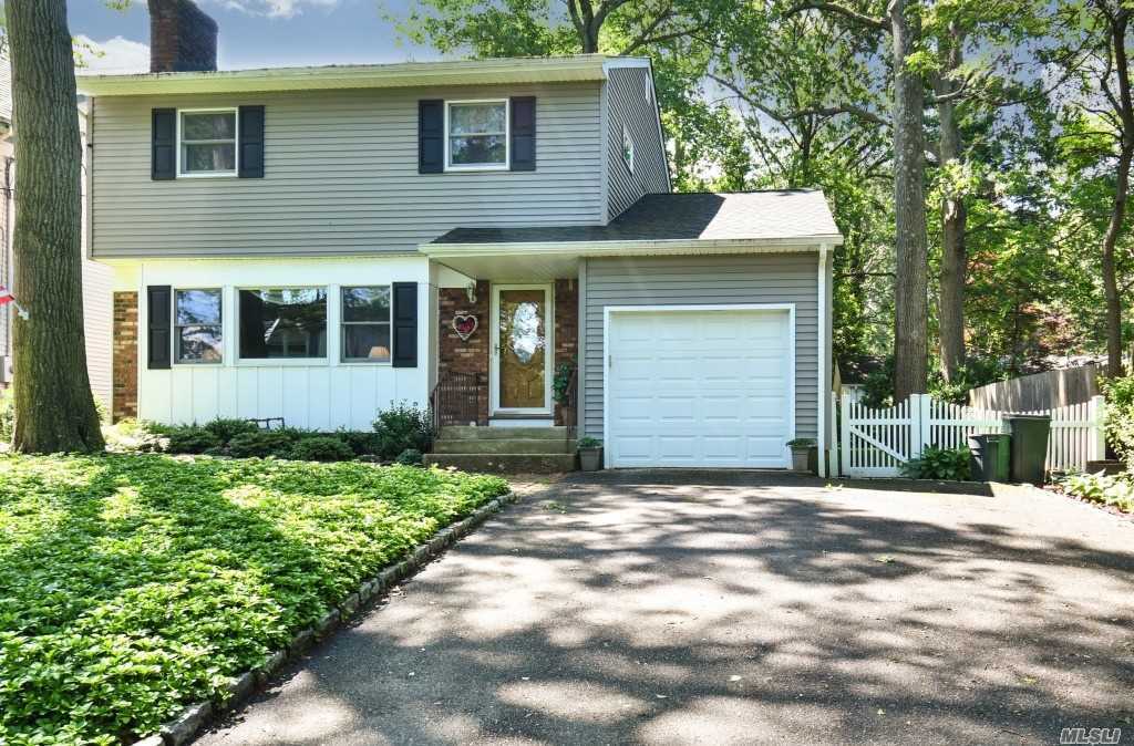 49 Ridgefield Road Centerport, NY 11721 - Photo 1 of 1 Gallery Image 1