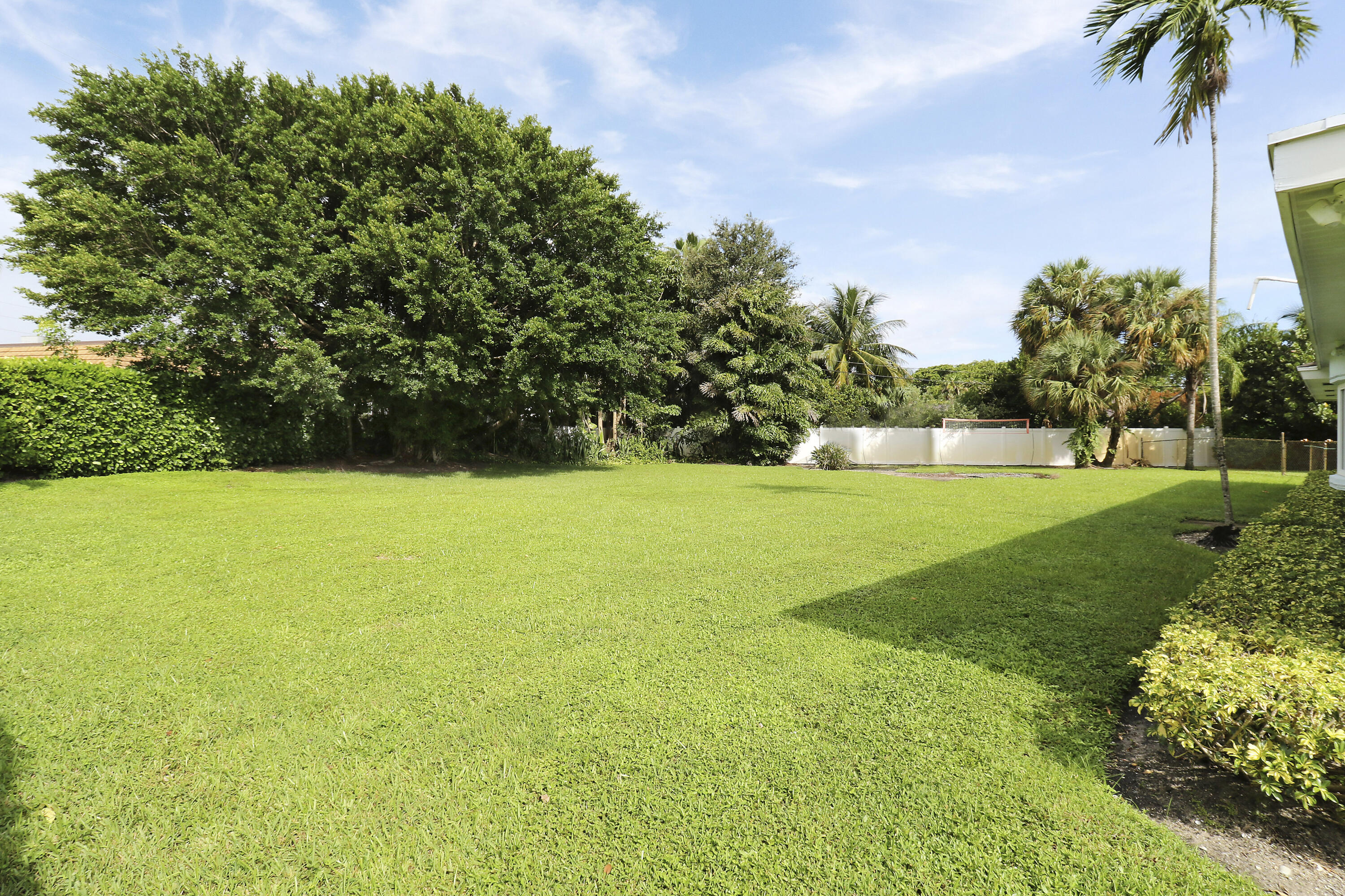 749 Cruiser Road North North Palm Beach, FL 33408 - Photo 29 of 46 a view of a garden with a building in the background