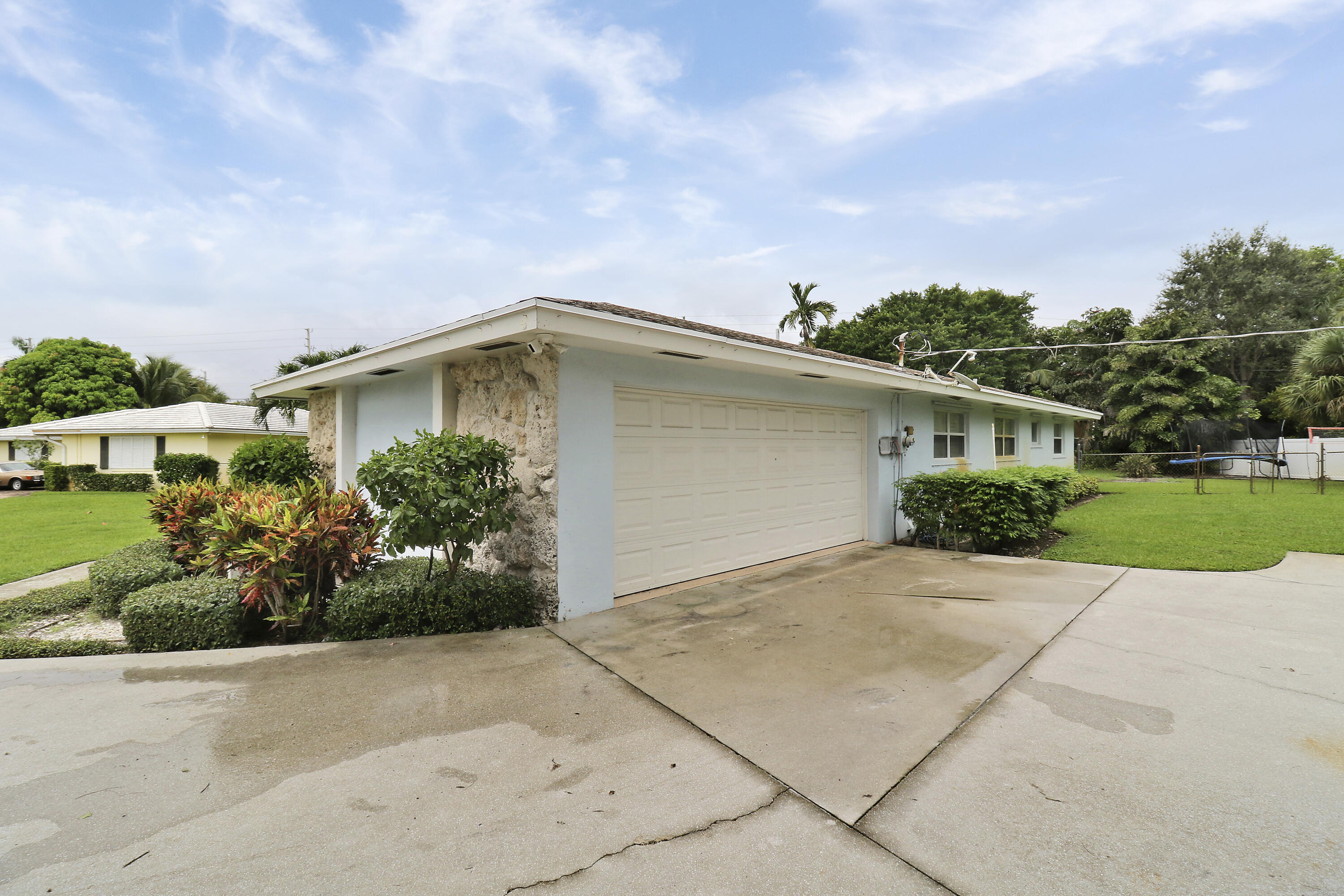 749 Cruiser Road North North Palm Beach, FL 33408 - Photo 7 of 46 front view of a house with a yard