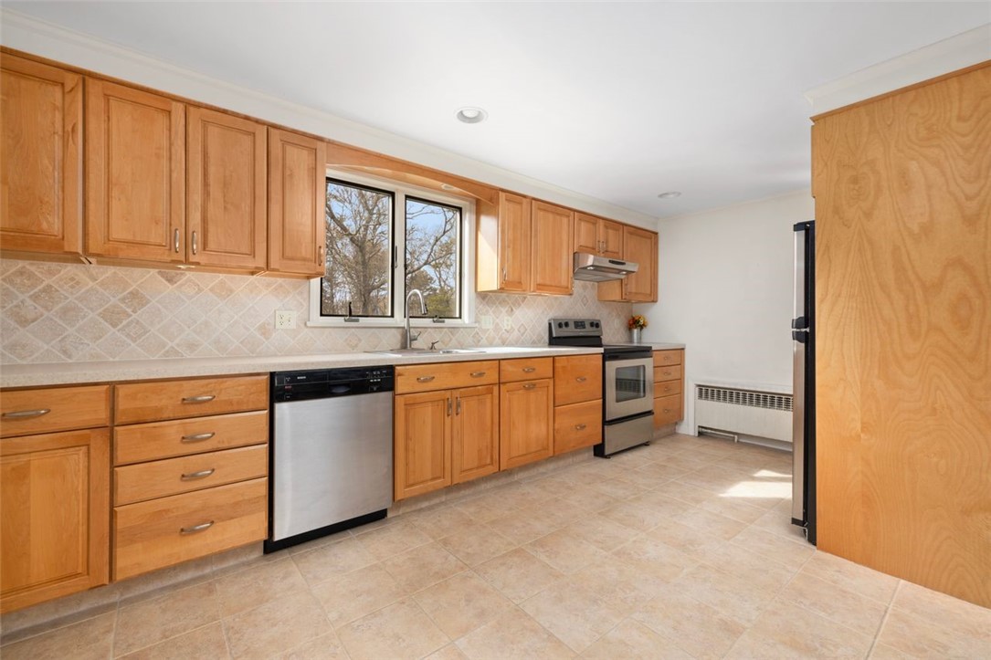270 Buckeye Brook Road Charlestown, RI 02813 - Photo 12 of 45 Stainless appliances