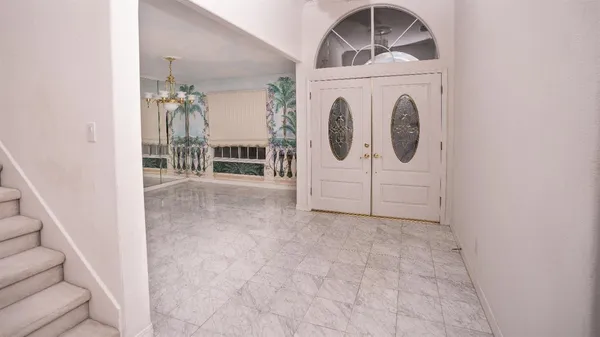 a view of entryway with washer and dryer