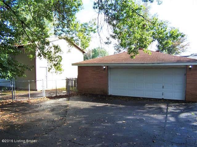 4604 Dover Road Louisville, KY 40216 - Photo 11 of 37 3+ Car Garage and 2.5 Car Garage