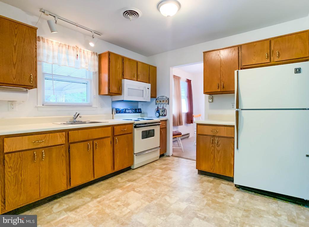 26 Augusta Road Whiting, NJ 08759 - Photo 5 of 16 Kitchen