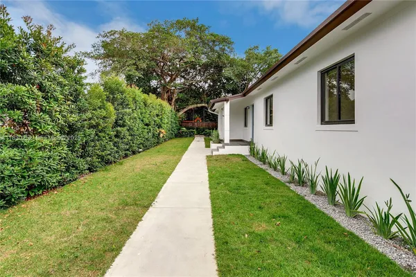 a view of a backyard with plants