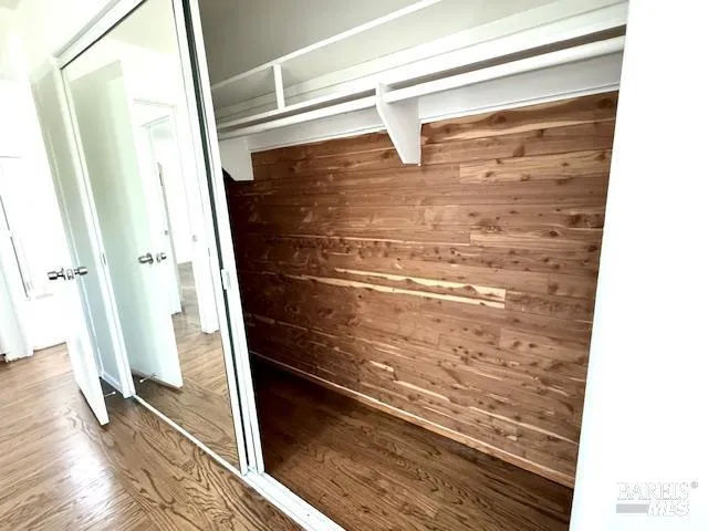 a view of a house with backyard and trees