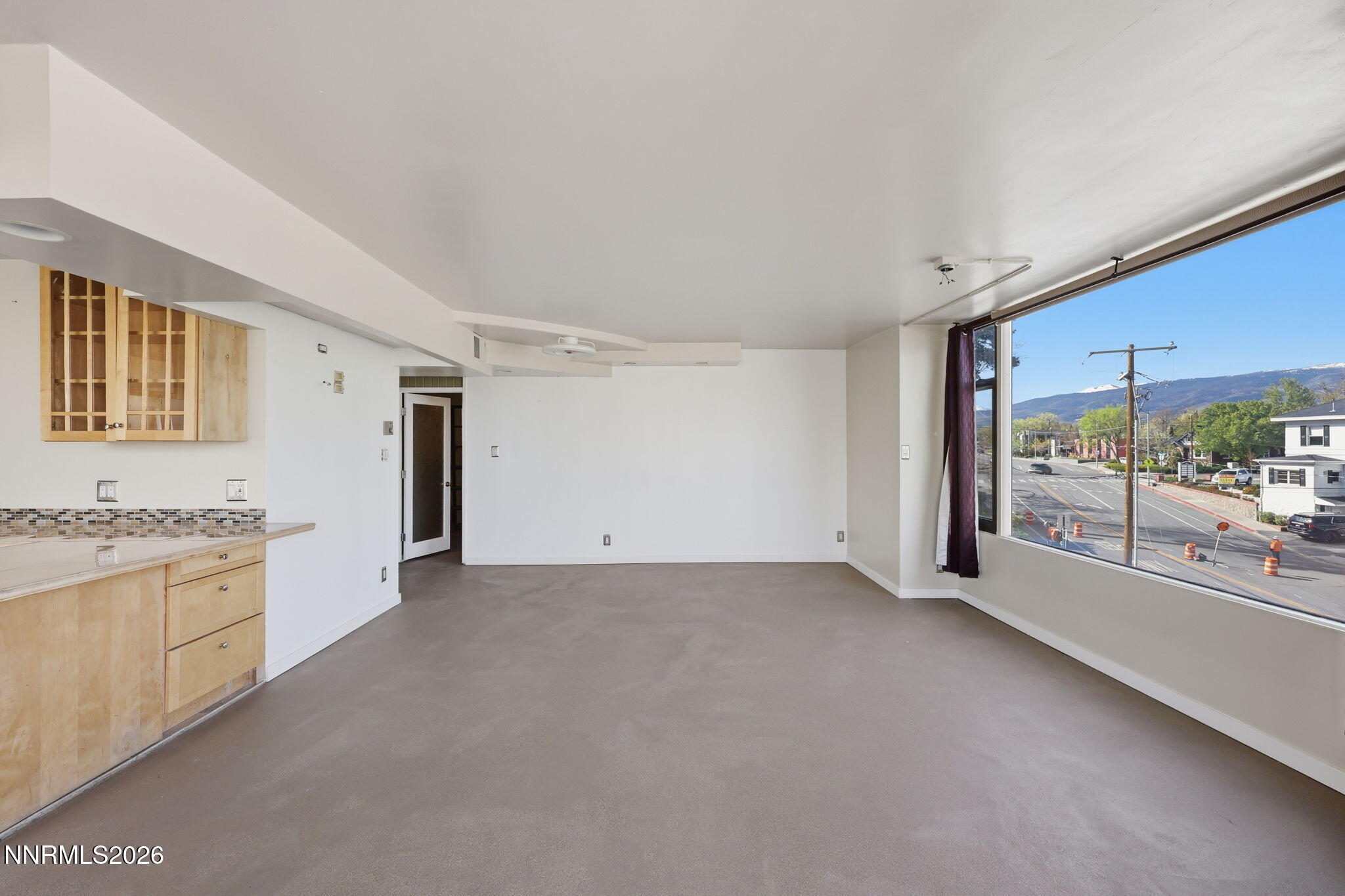 280 Island Avenue, Unit 403 Reno, NV 89501 - Photo 17 of 27 Living Room entry