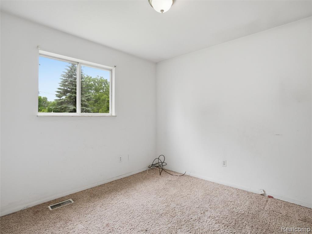 2439 North Long Lake Road Fenton, MI 48430 - Photo 10 of 25