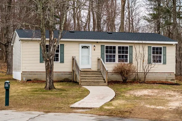 $399,000 | 9 True Lane, Seabrook, NH 03874