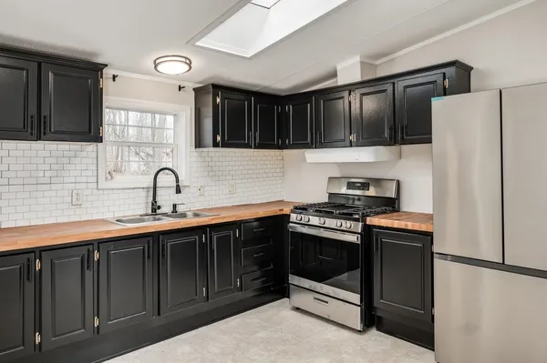 $399,000 | 9 True Lane, Seabrook, NH 03874