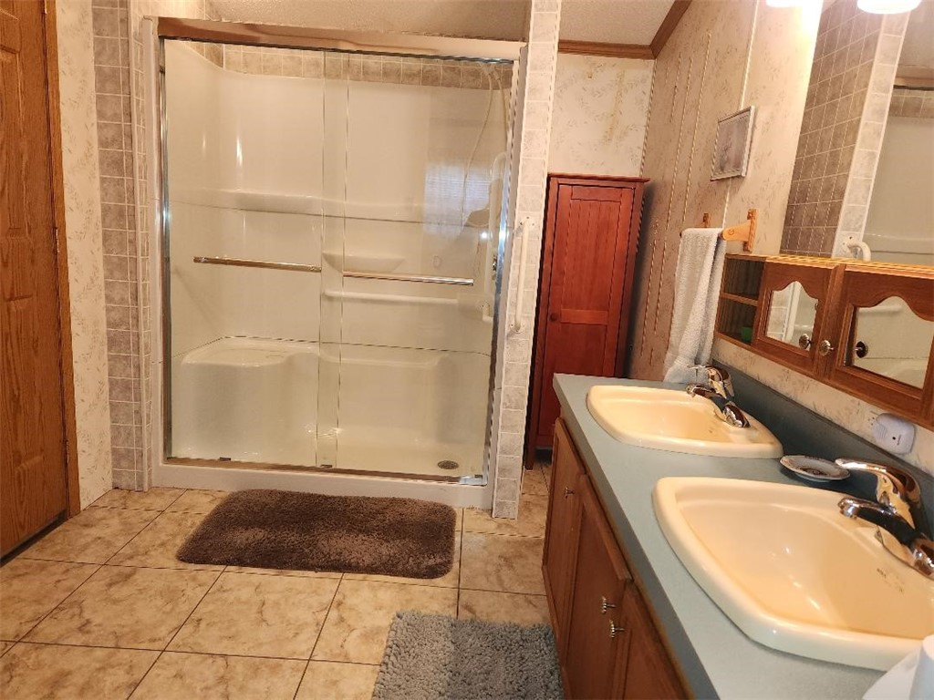 27 Woodward Road Lincoln, RI 02865 - Photo 16 of 28 Master Bath