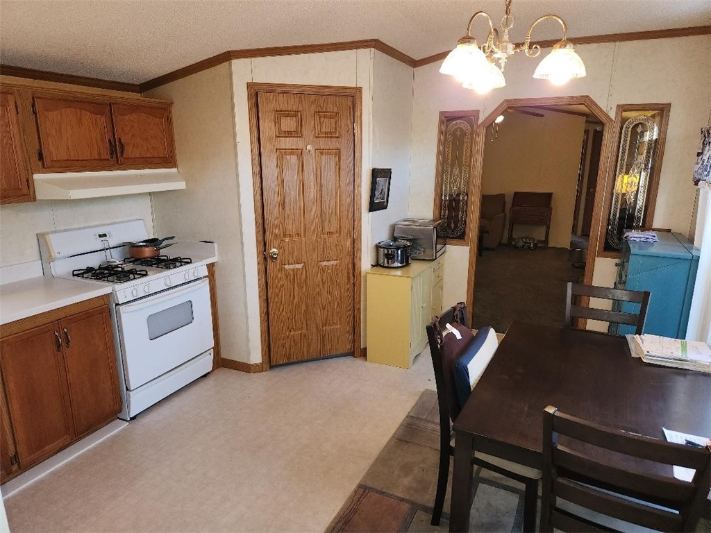 27 Woodward Road Lincoln, RI 02865 - Photo 18 of 28 Kitchen