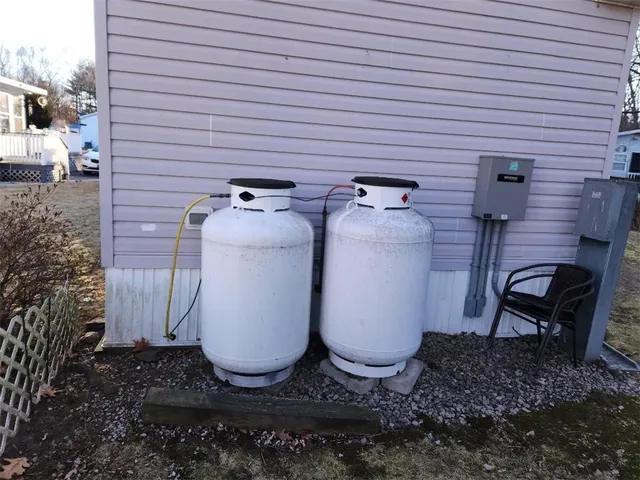 $172,900 | 27 Woodward Road, Lincoln, RI 02865