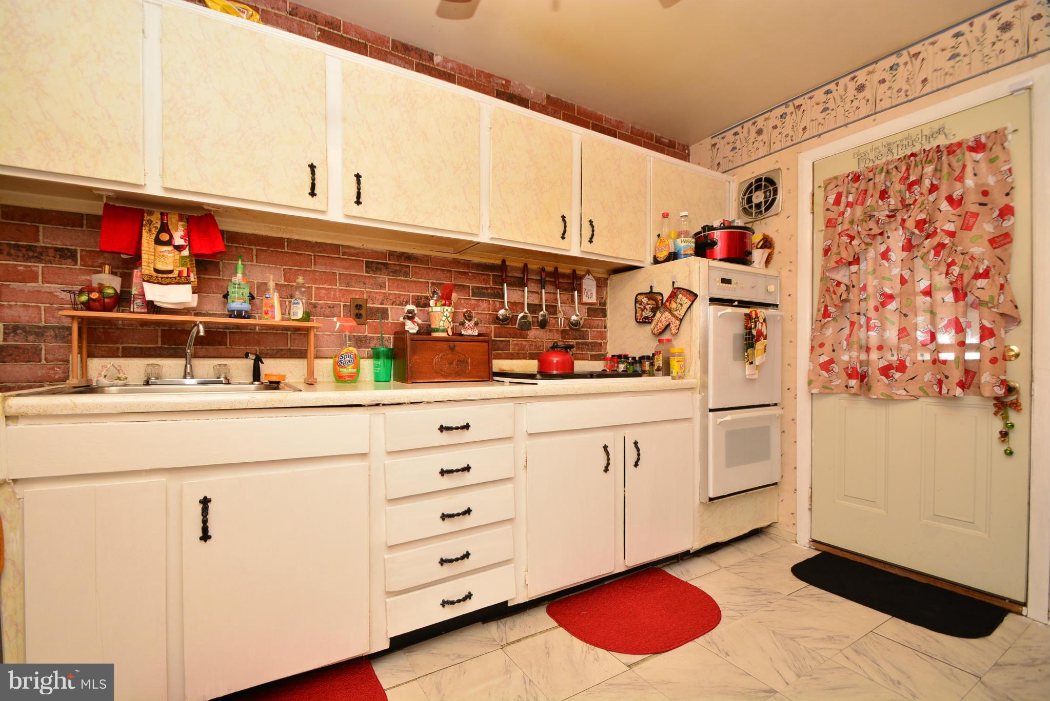 5649 Leiden Road Baltimore, MD 21206 - Photo 11 of 28 Kitchen