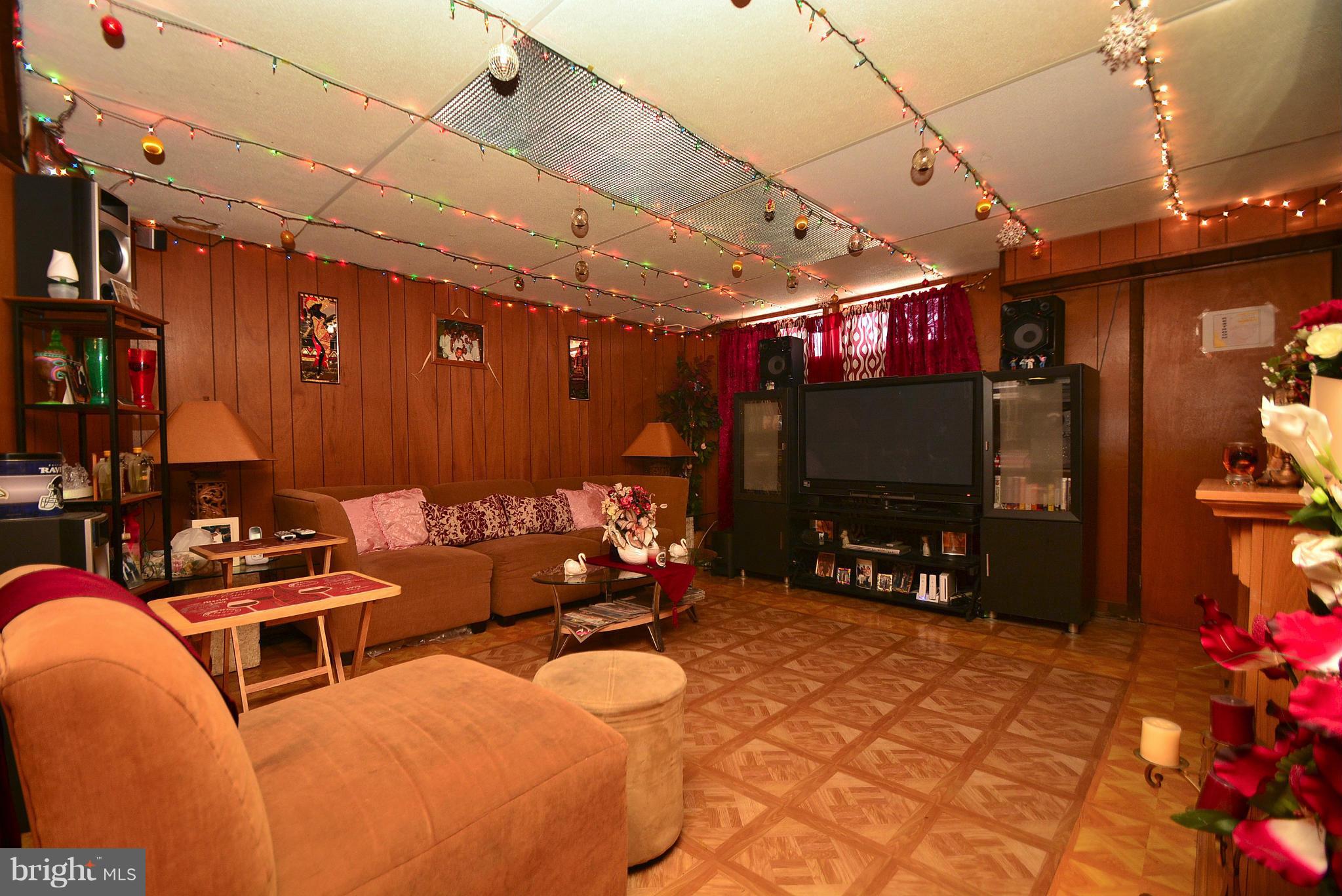 5649 Leiden Road Baltimore, MD 21206 - Photo 19 of 28 Family Room