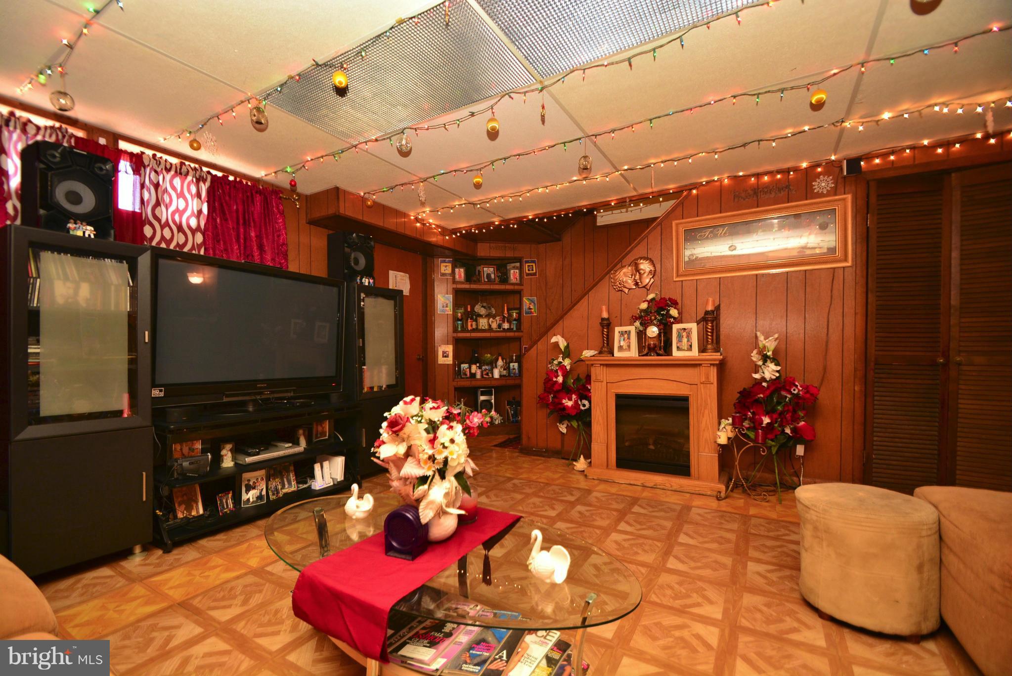 5649 Leiden Road Baltimore, MD 21206 - Photo 21 of 28 Family Room