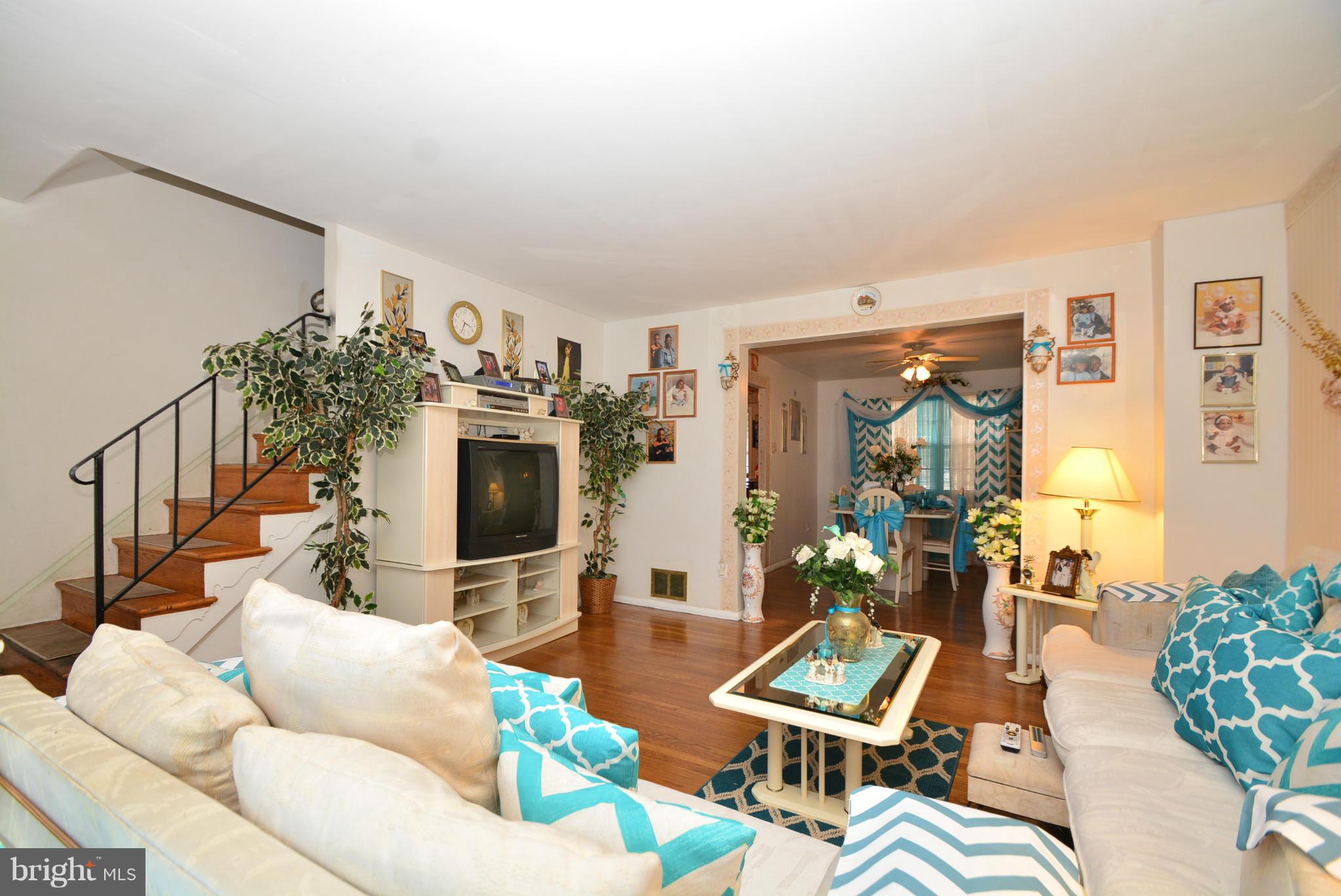 5649 Leiden Road Baltimore, MD 21206 - Photo 5 of 28 Living Room