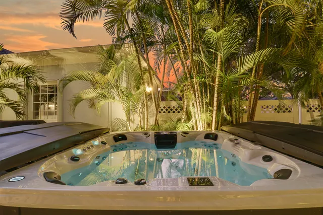 $974,900 | 117 Poinciana Drive, Jupiter, FL 33458