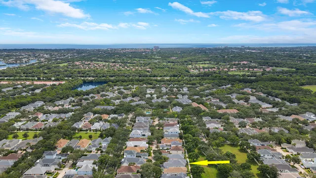 $974,900 | 117 Poinciana Drive, Jupiter, FL 33458