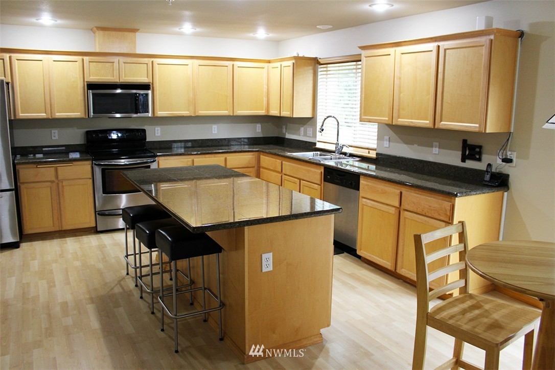 5305 Northeast 11th Court Renton, WA 98059 - Photo 5 of 13
